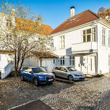 Central Apartment With Balcony, Self-Check In & Private Entrance Μπέργκεν Εξωτερικό φωτογραφία
