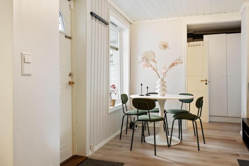 Central Apartment With Balcony, Self-Check In & Private Entrance Μπέργκεν Εξωτερικό φωτογραφία