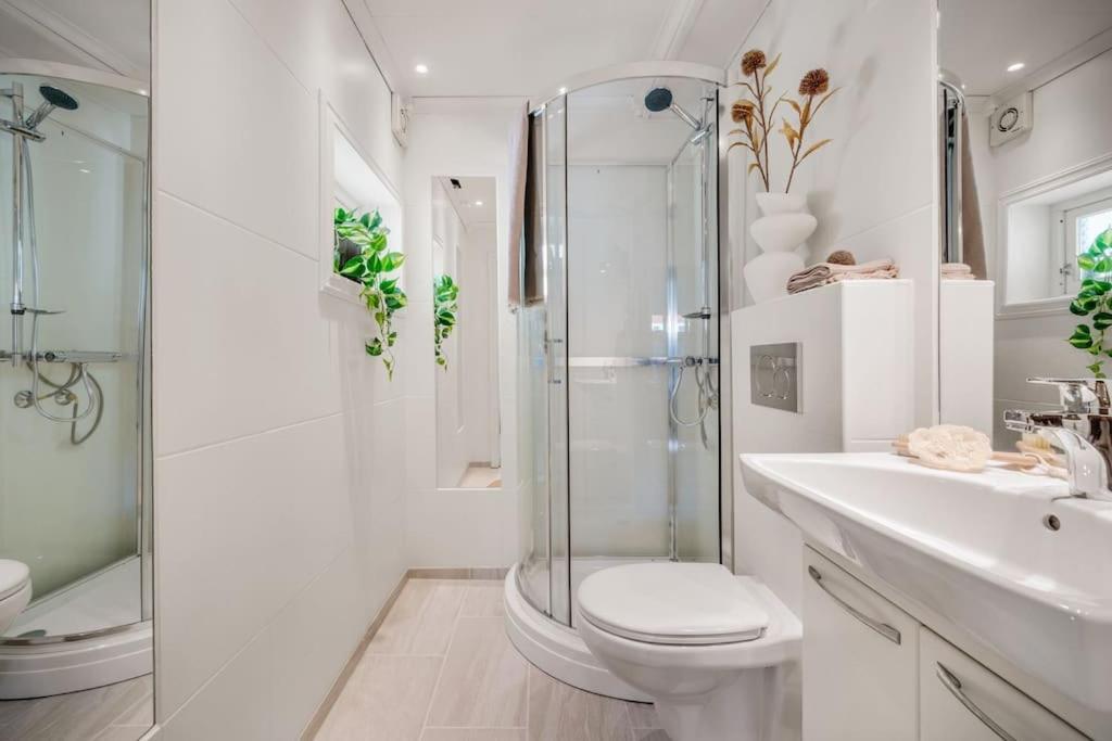 Central Apartment With Balcony, Self-Check In & Private Entrance Μπέργκεν Εξωτερικό φωτογραφία
