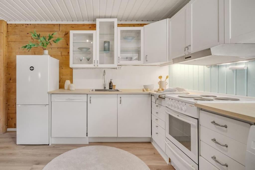 Central Apartment With Balcony, Self-Check In & Private Entrance Μπέργκεν Εξωτερικό φωτογραφία