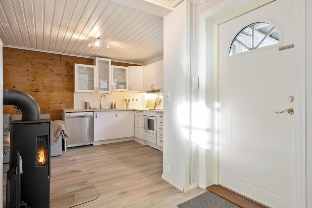 Central Apartment With Balcony, Self-Check In & Private Entrance Μπέργκεν Εξωτερικό φωτογραφία