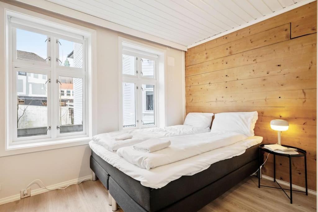 Central Apartment With Balcony, Self-Check In & Private Entrance Μπέργκεν Εξωτερικό φωτογραφία