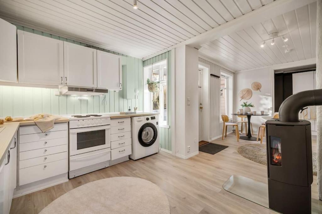 Central Apartment With Balcony, Self-Check In & Private Entrance Μπέργκεν Εξωτερικό φωτογραφία