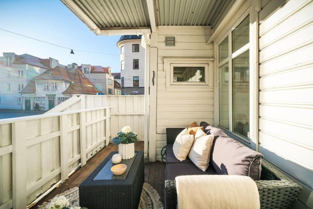 Central Apartment With Balcony, Self-Check In & Private Entrance Μπέργκεν Εξωτερικό φωτογραφία