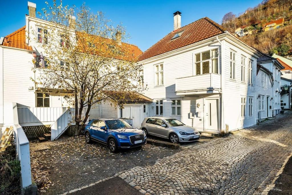 Central Apartment With Balcony, Self-Check In & Private Entrance Μπέργκεν Εξωτερικό φωτογραφία